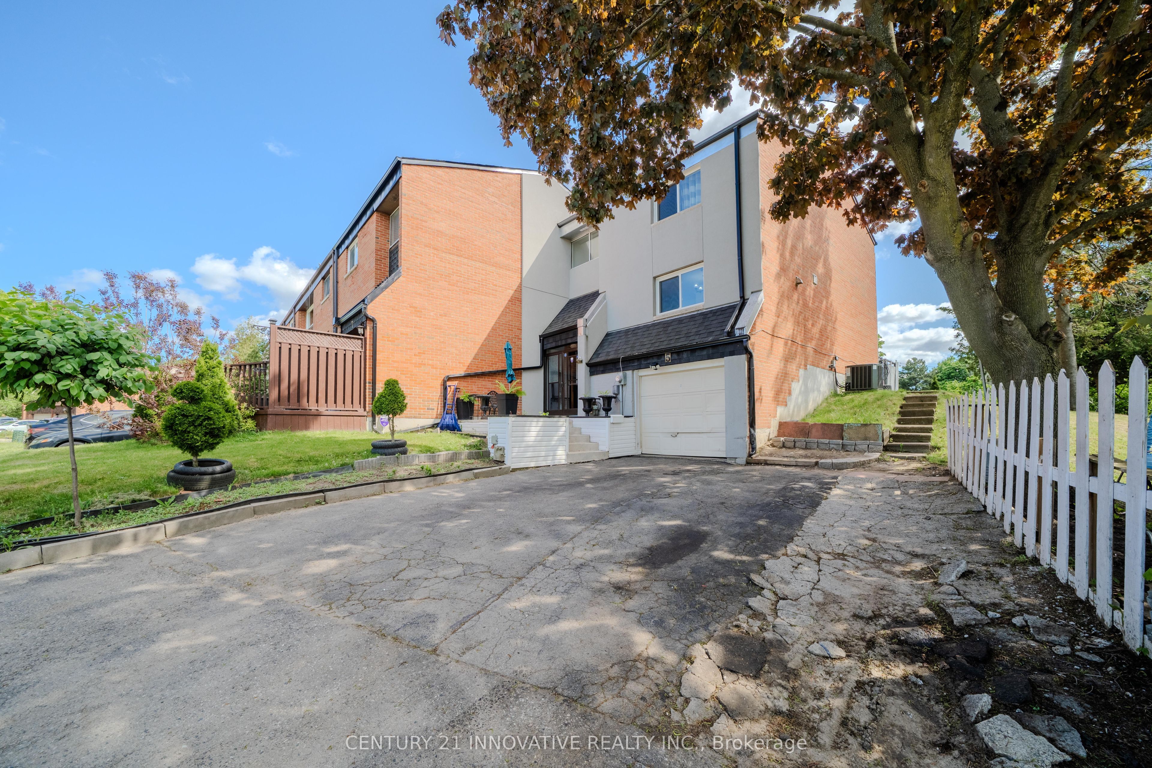 Photo 1 of 50 — 5 Cheatham Place, Toronto, ON M1B 1C1