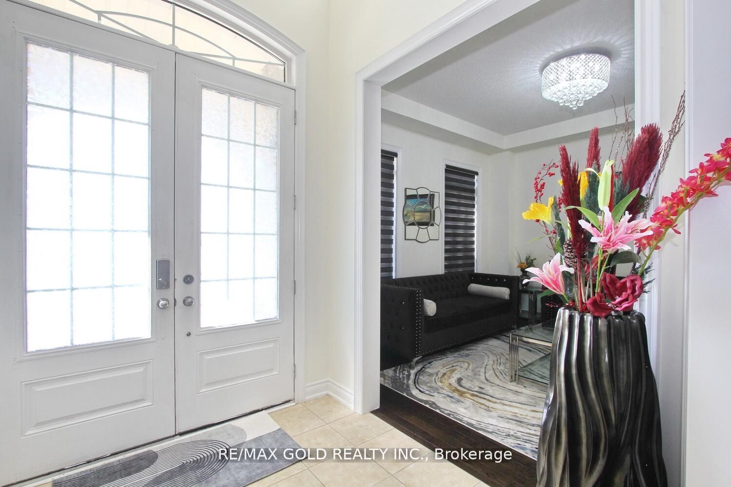 14 Ladbrook Crescent