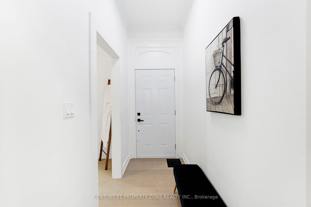 Photo of 72 Nelson Street E, Brampton, ON L6V 1E2 (MLS # W12668358)