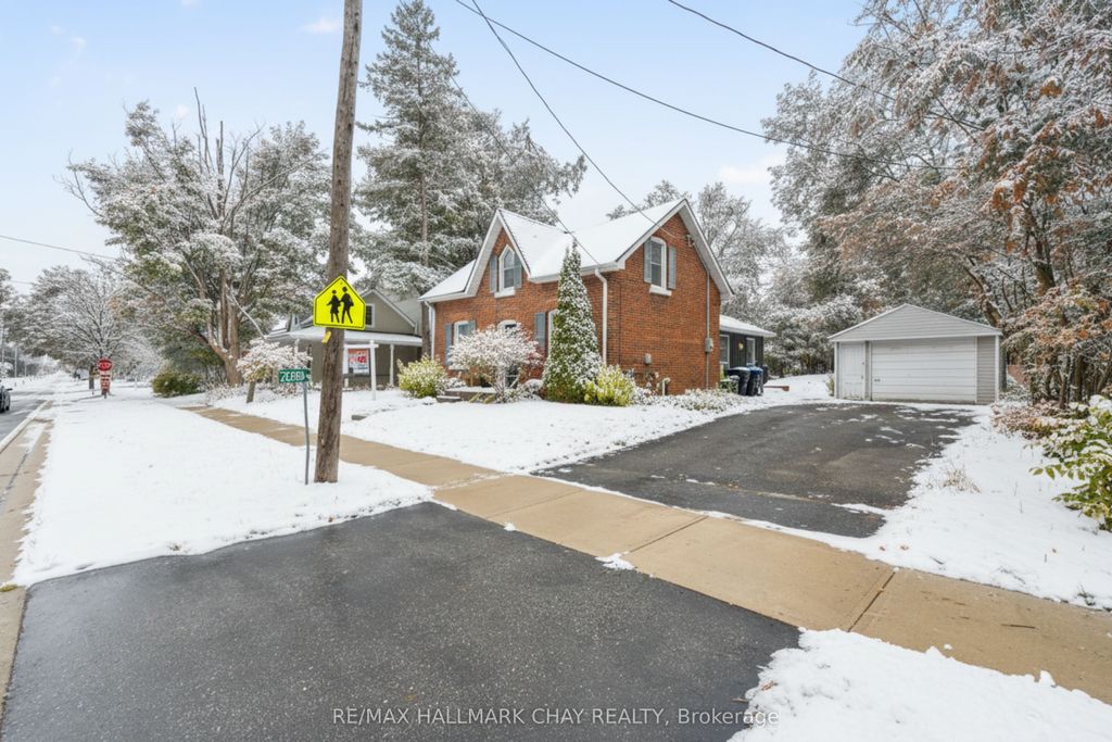 Photo of 2088 Victoria Street, Innisfil, ON L9S 1K4 (MLS # N12587486)