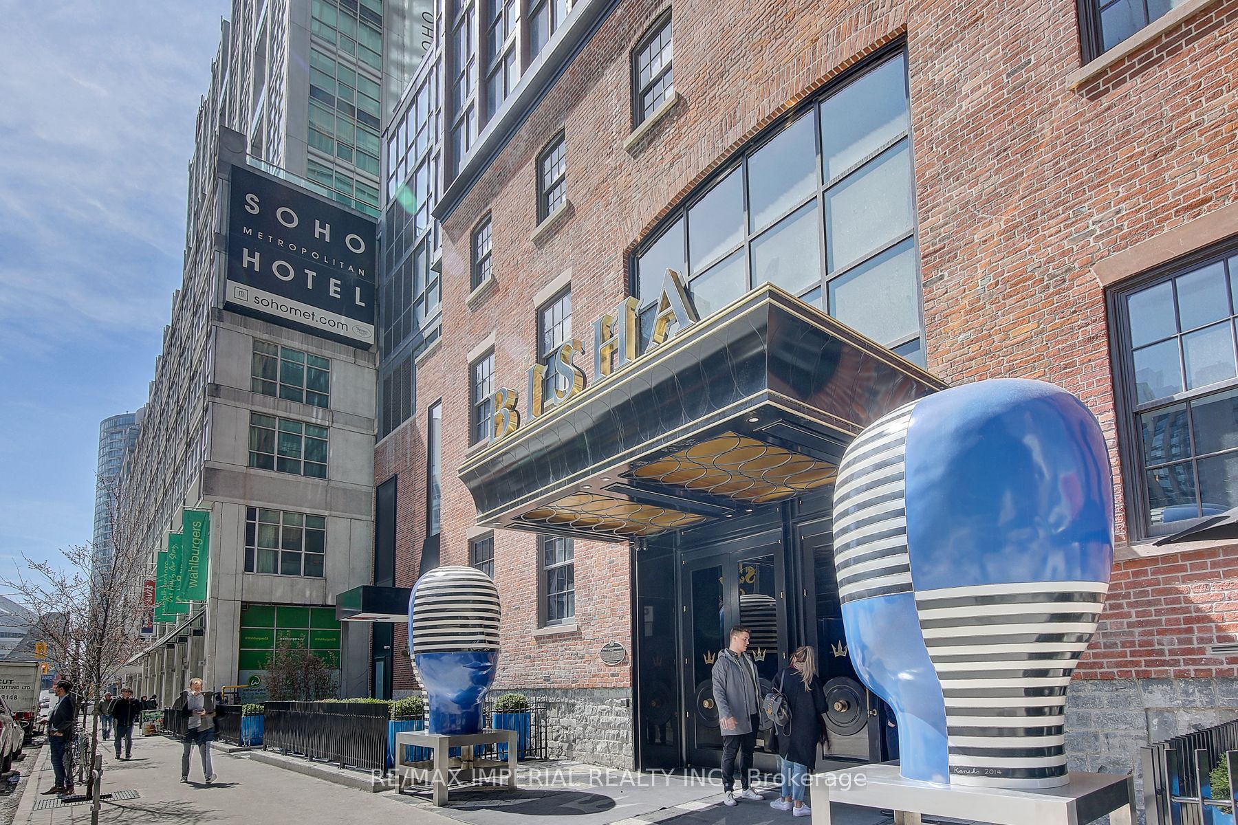 88 Blue Jays Way 3508