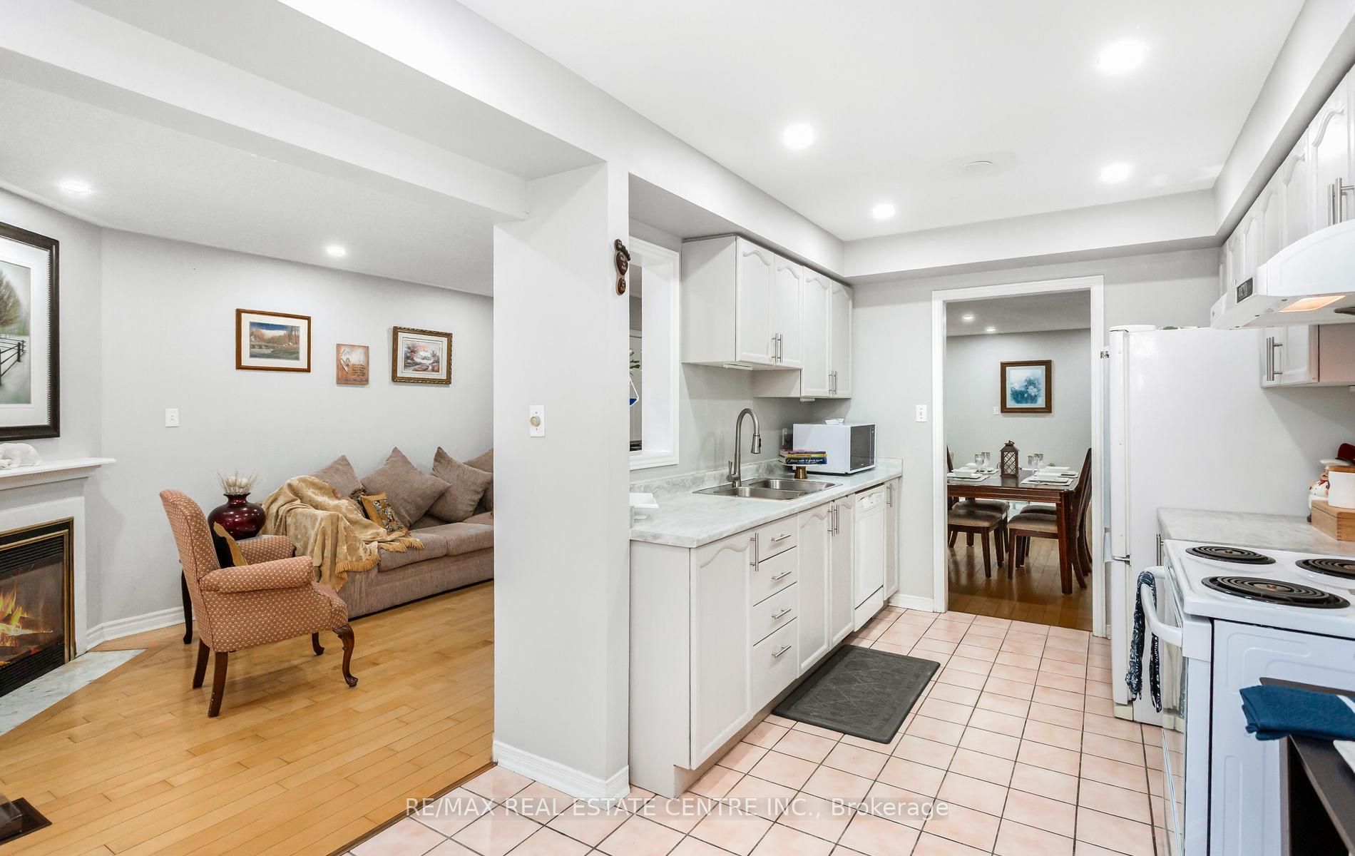 2555 Thomas Street 66
