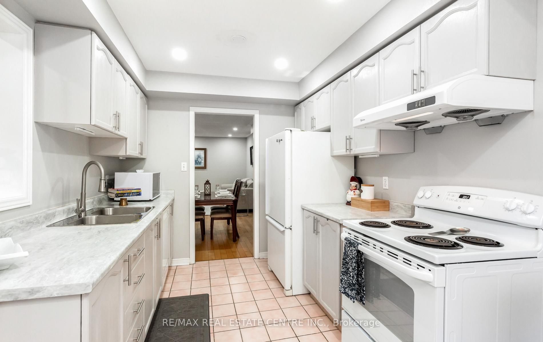 2555 Thomas Street 66