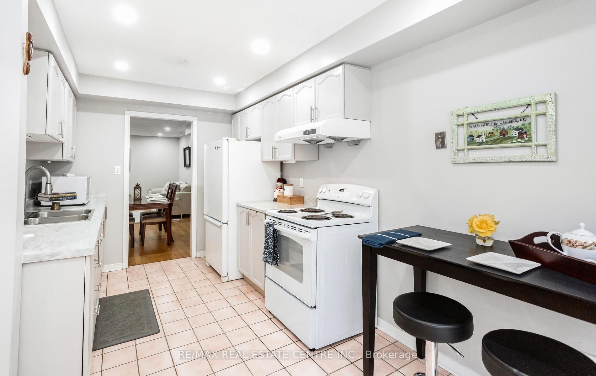 2555 Thomas Street 66