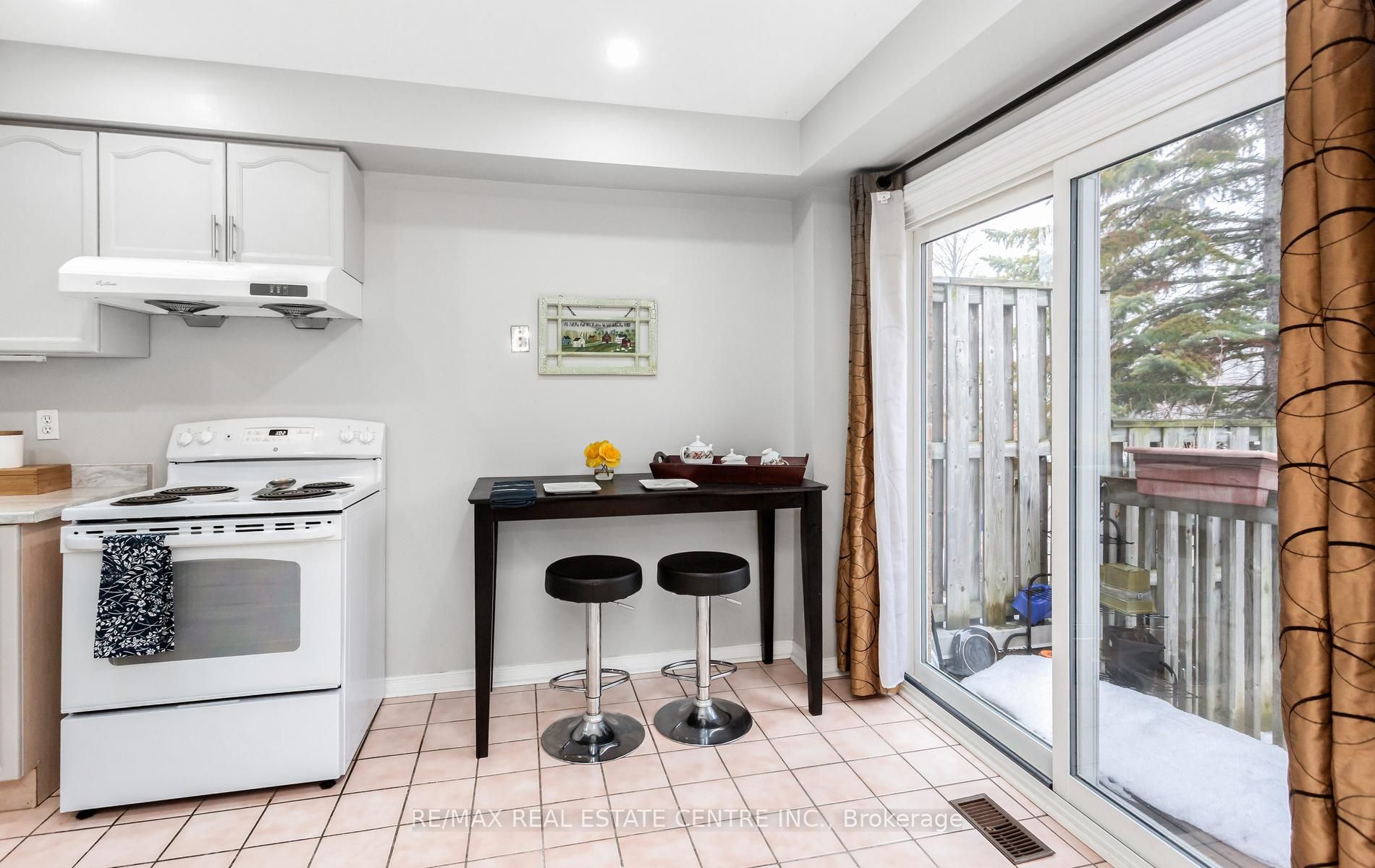 2555 Thomas Street 66