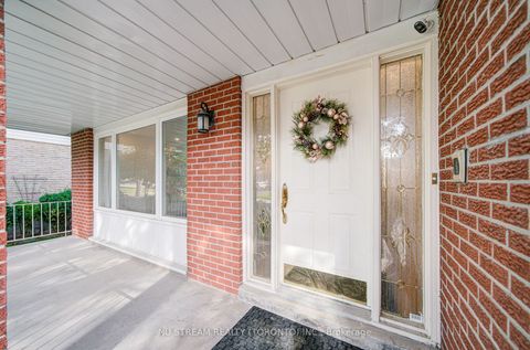 8 Hemingway Crescent Markham ON L3R 2A4