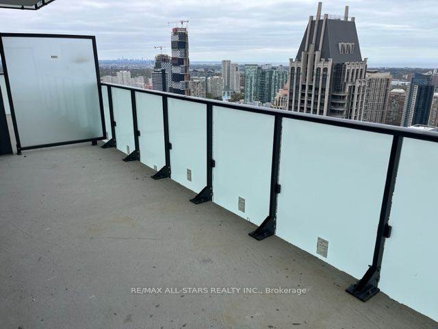 430 Square One Drive W 4004