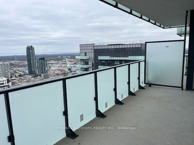 430 Square One Drive W 4004