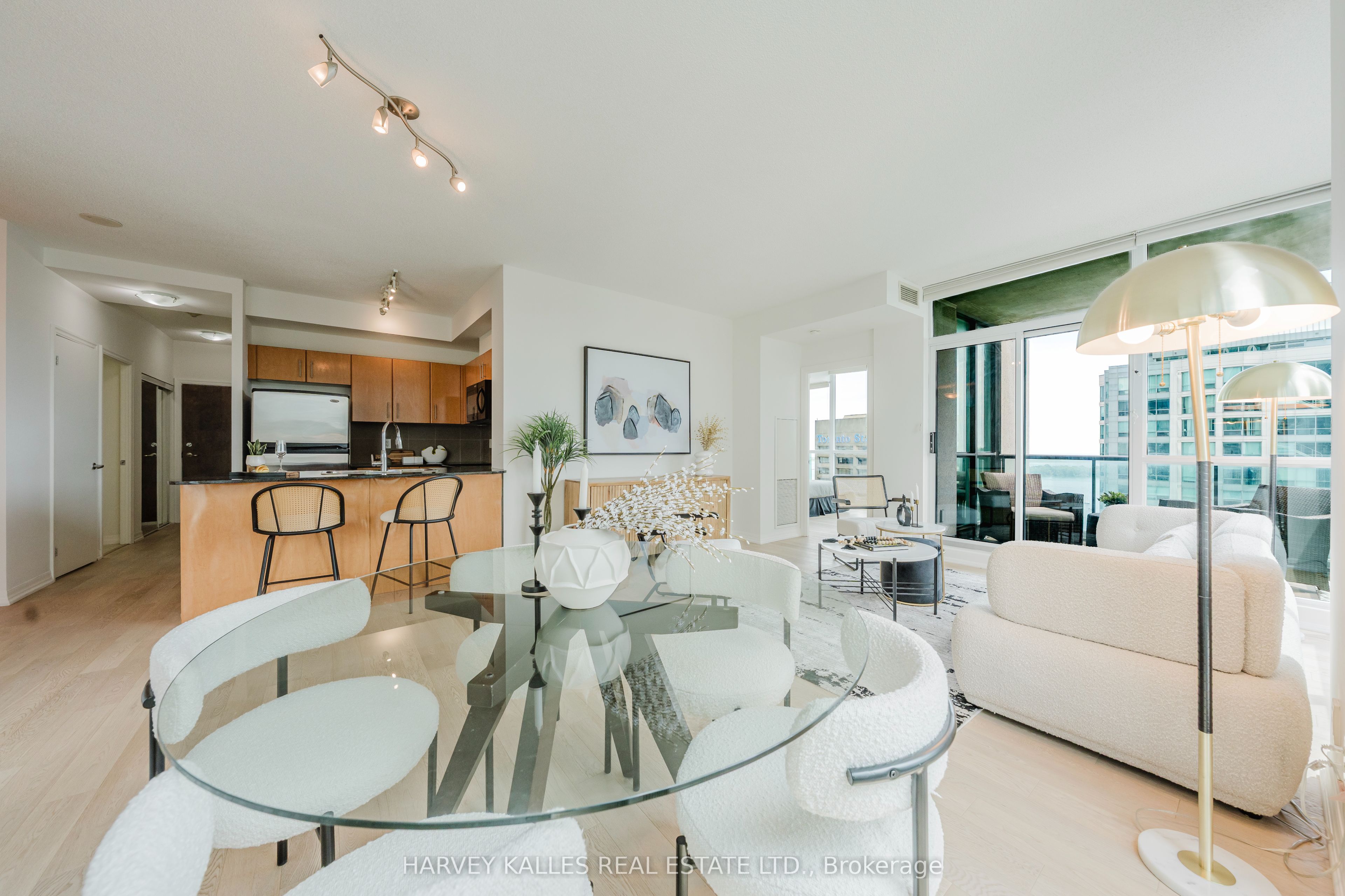 16 Yonge Street 3211
