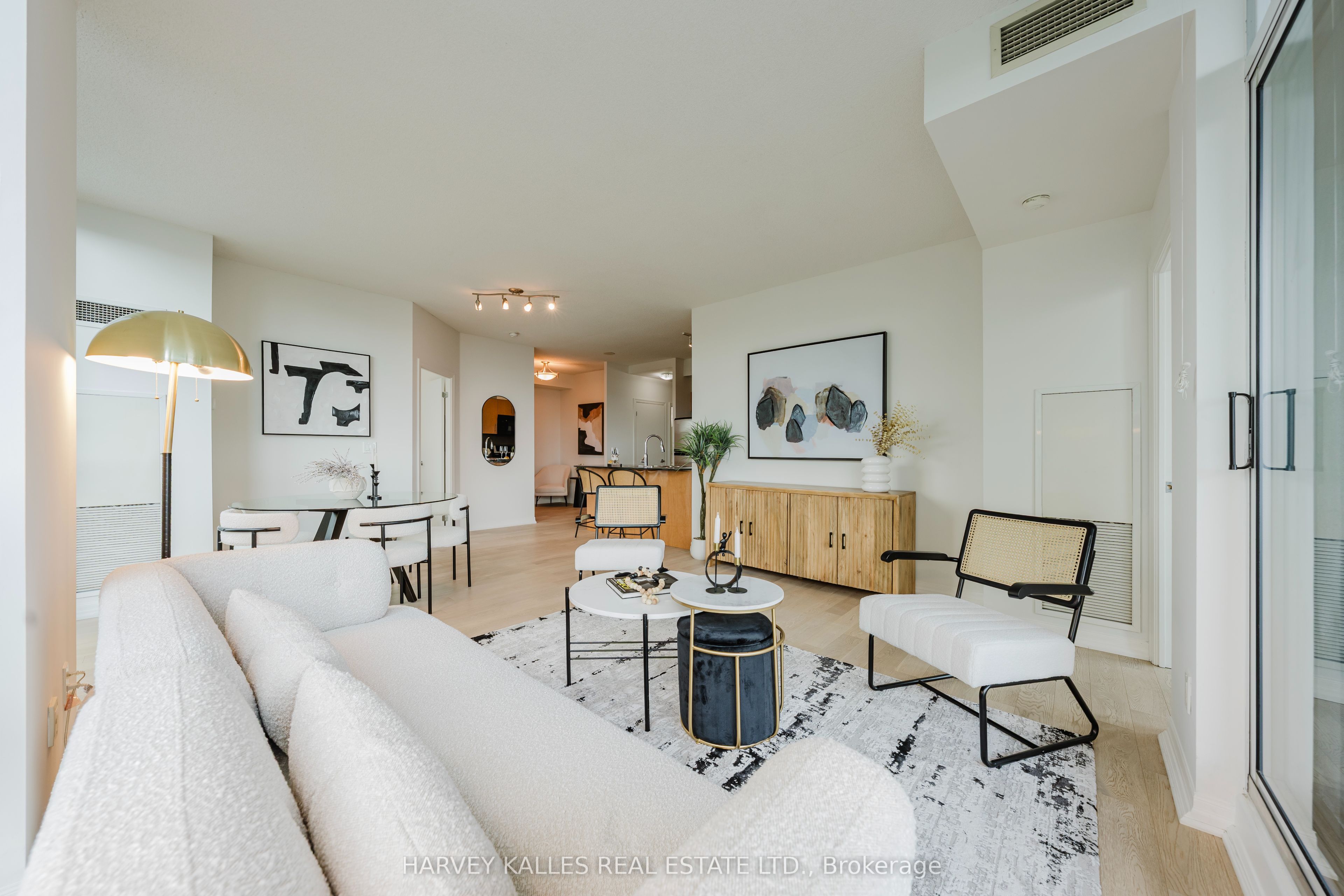 16 Yonge Street 3211
