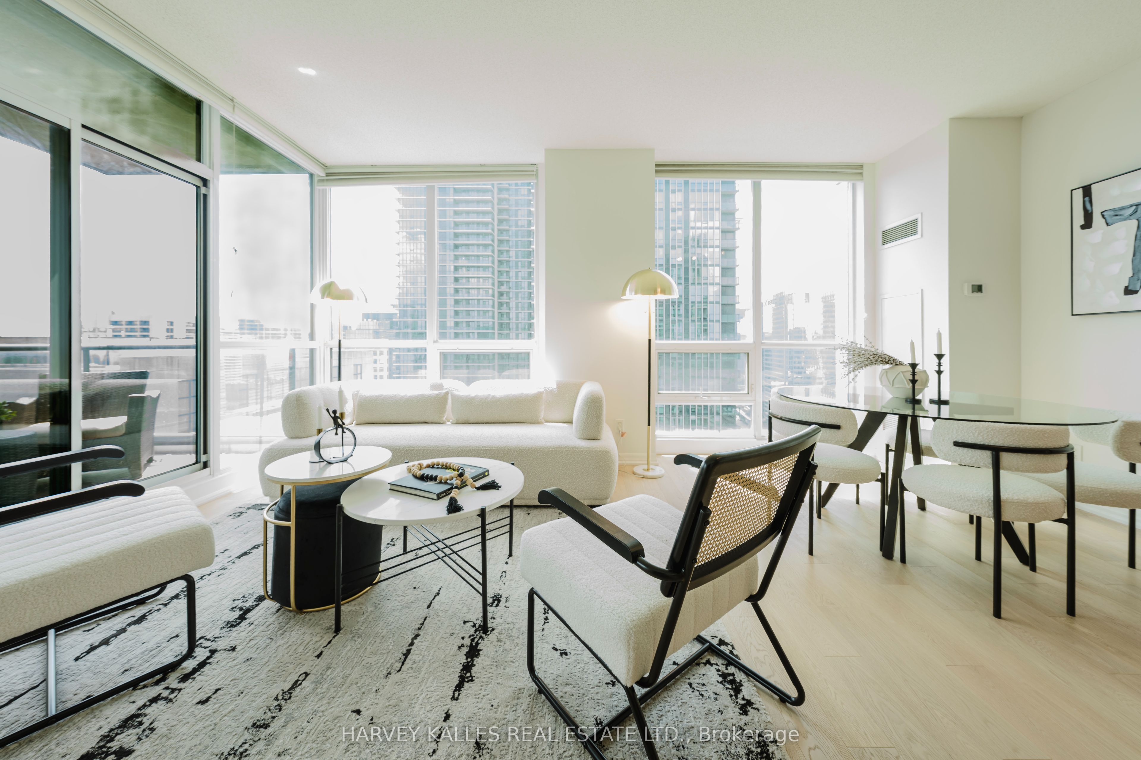 16 Yonge Street 3211
