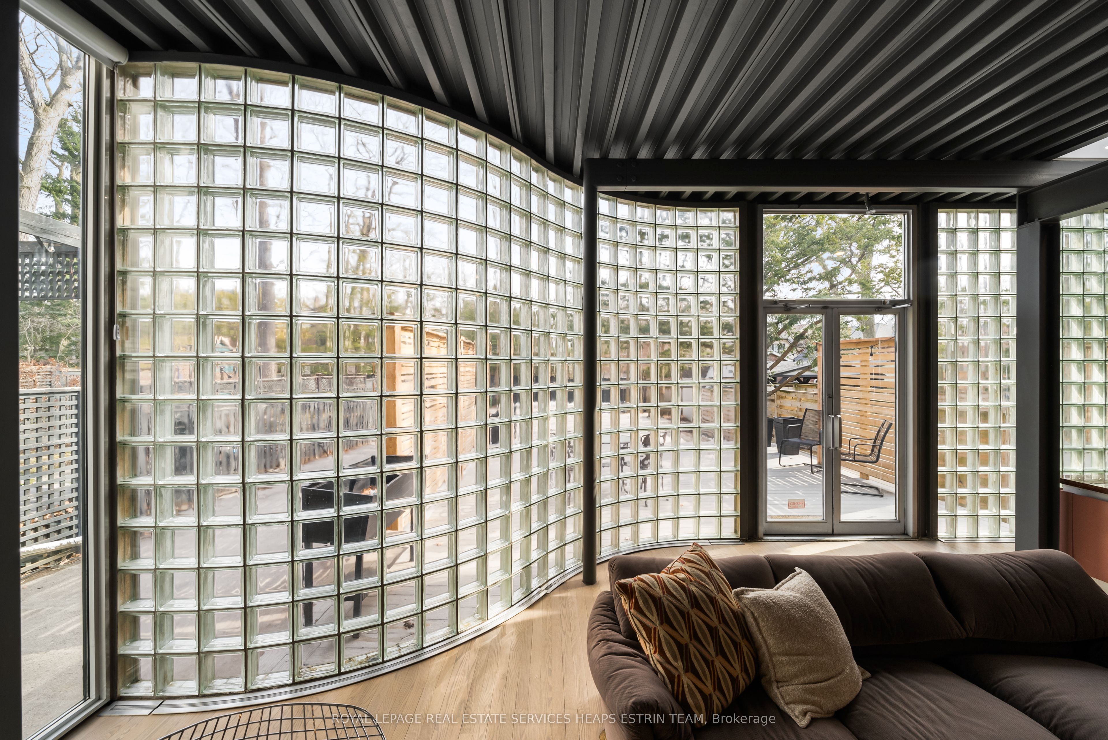 335 St Clair Avenue E