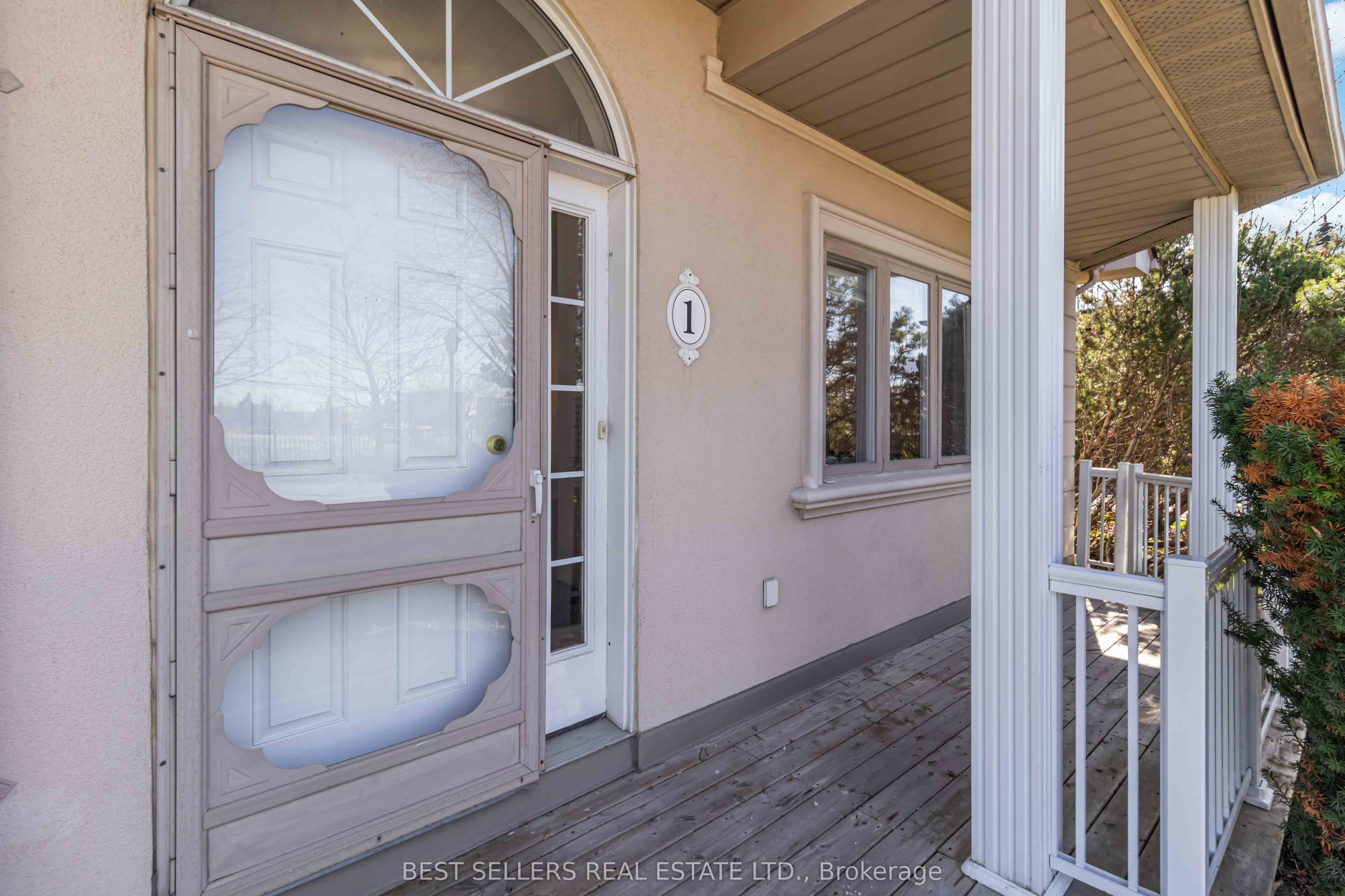 1 Ferndown Crescent 1