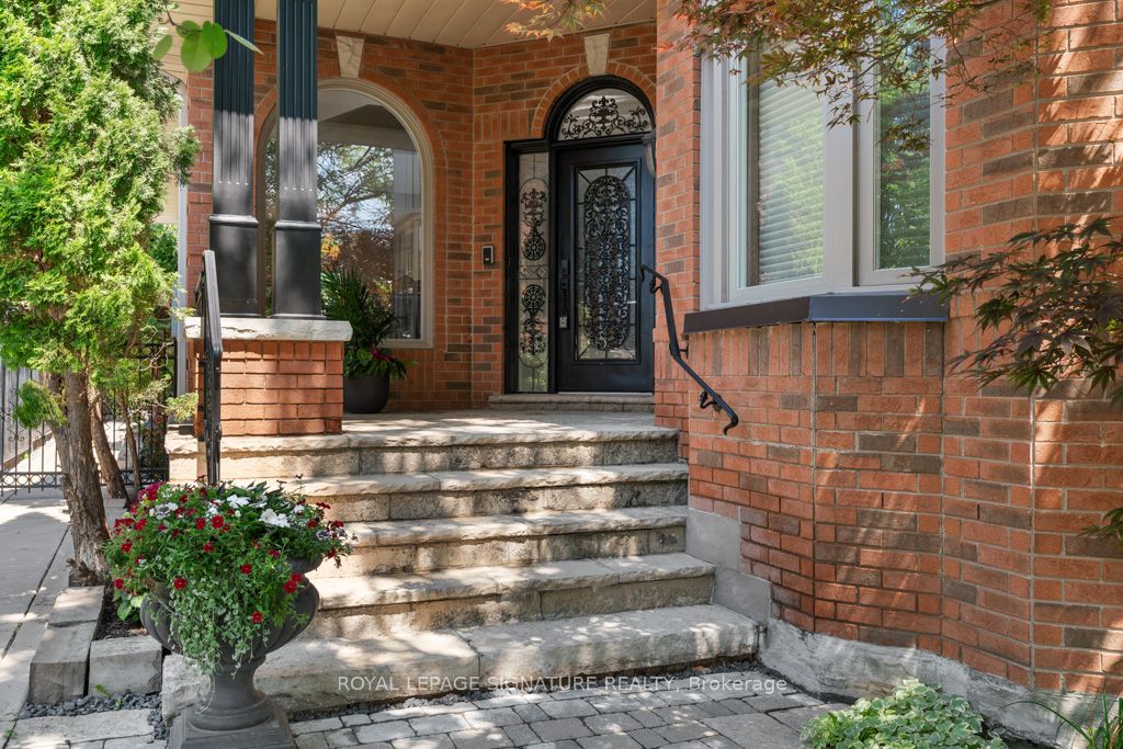 95 Shaftsbury Avenue