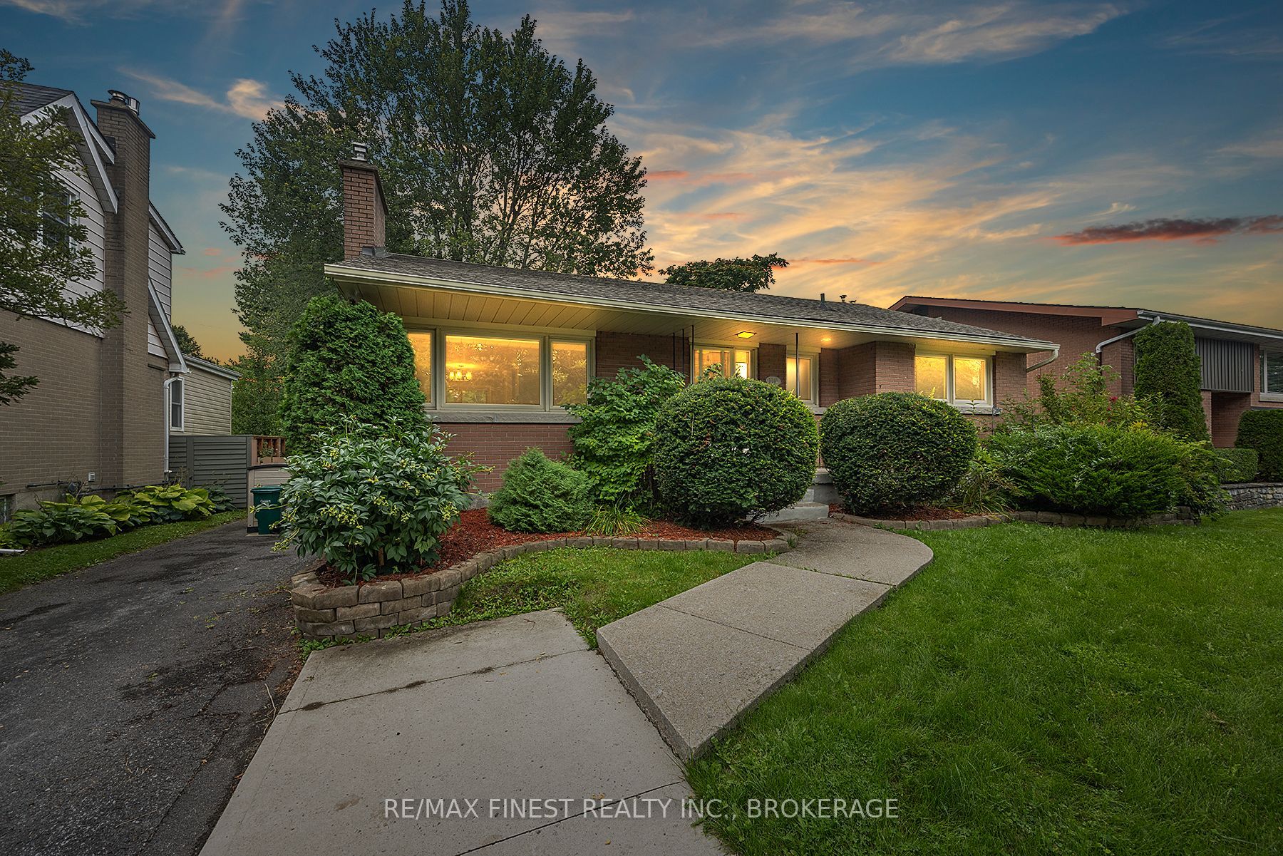 Photo 1 of 34 — 140 LIDDELL Crescent, Kingston, ON K7M 2T6