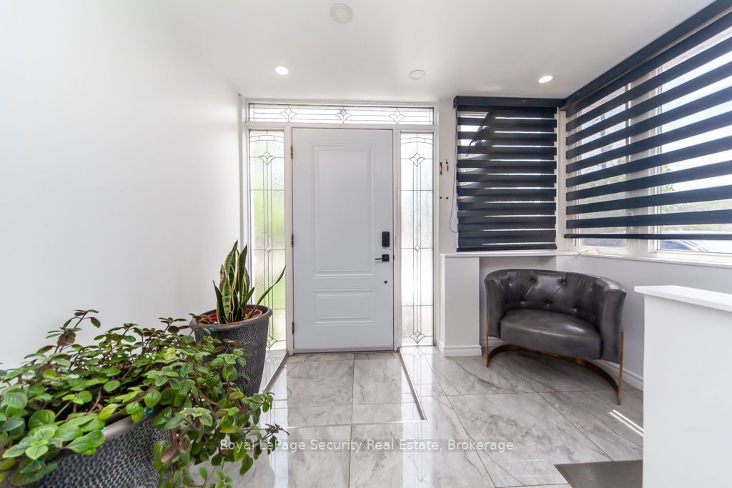 Photo of 44 Woodgate Drive, Toronto, ON M6N 4W3 (MLS # W12256210)