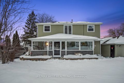 Property photo of 30 quiet heights lane, georgina, ON l4p 3c8