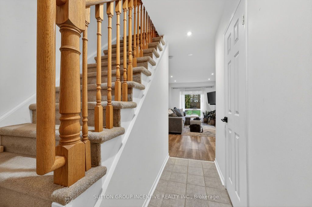 Photo of 46 Bates Court, Barrie, ON L4N 8L8 (MLS # S13035738)