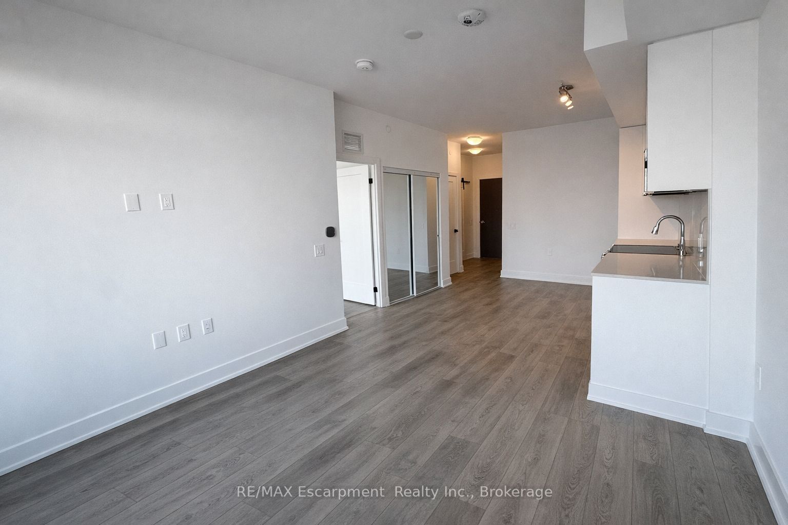 2088 James Street 704