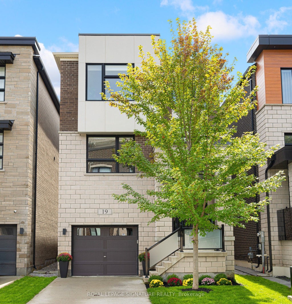Photo of 19 Hollyhock Court, Toronto, ON M3B 0B4 (MLS # C14096732)