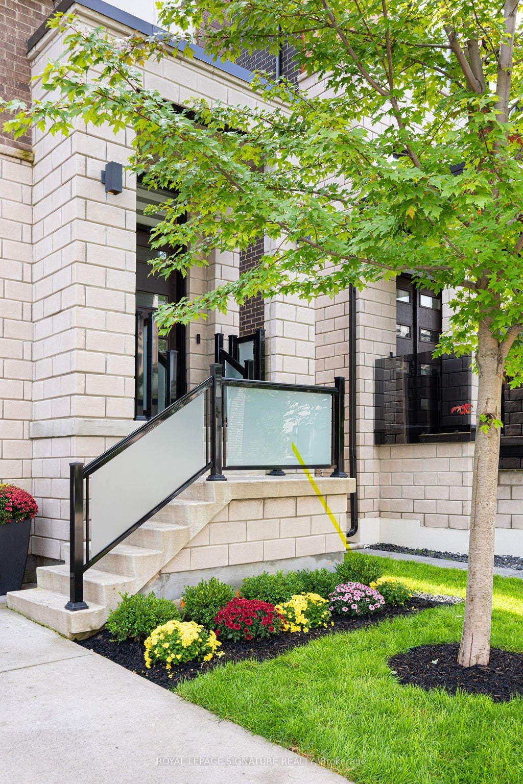 Photo of 19 Hollyhock Court, Toronto, ON M3B 0B4 (MLS # C14096732)