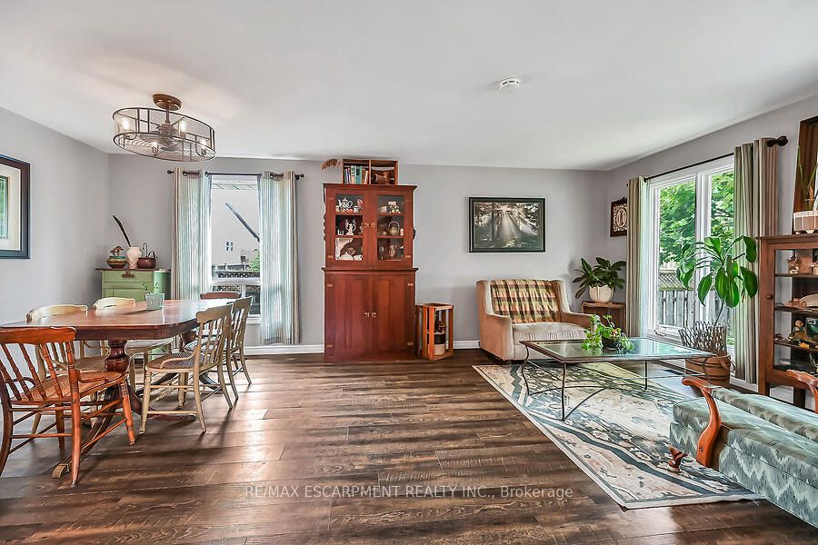 44 Ravine Crescent