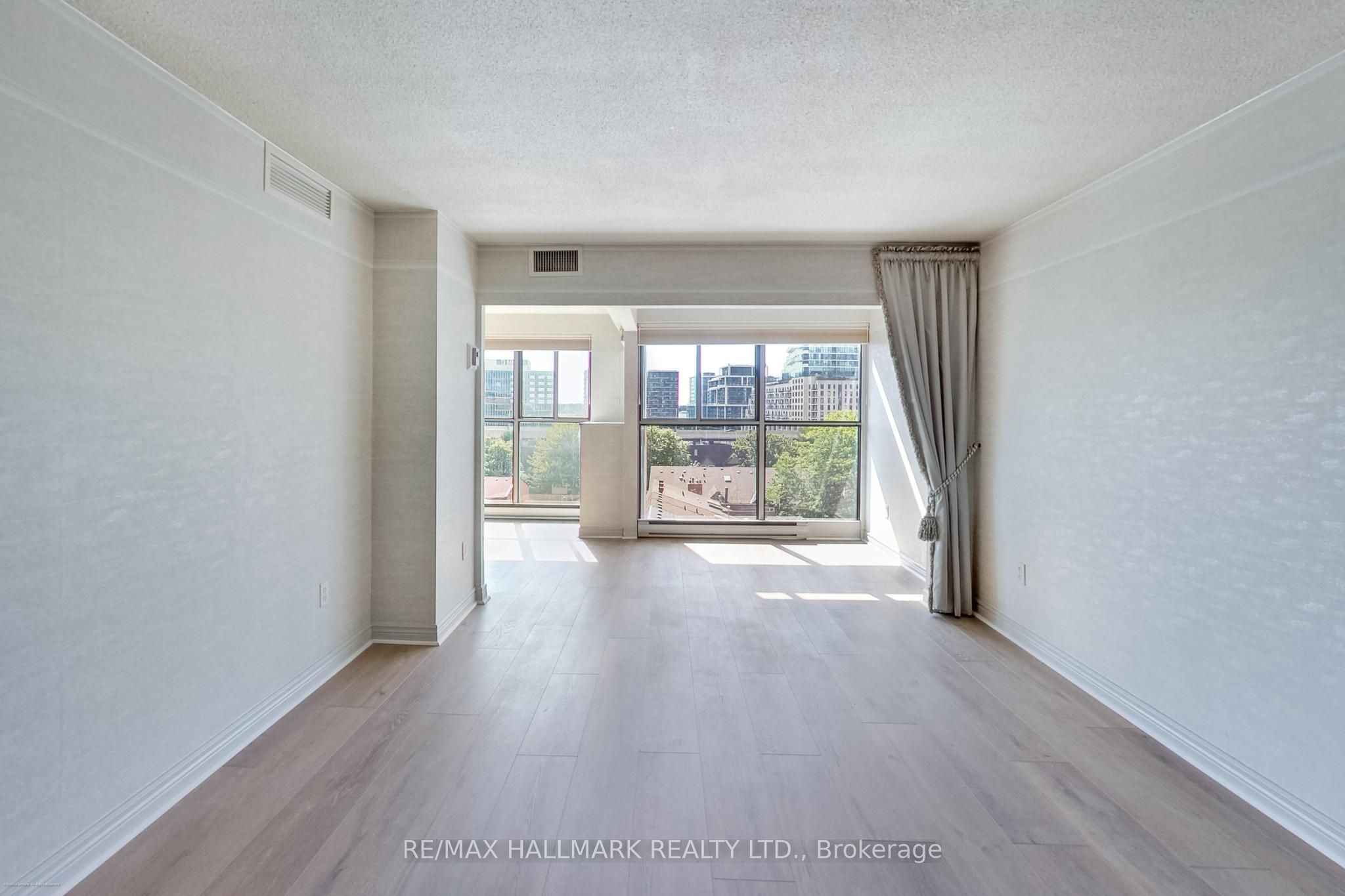65 Scadding Avenue 812