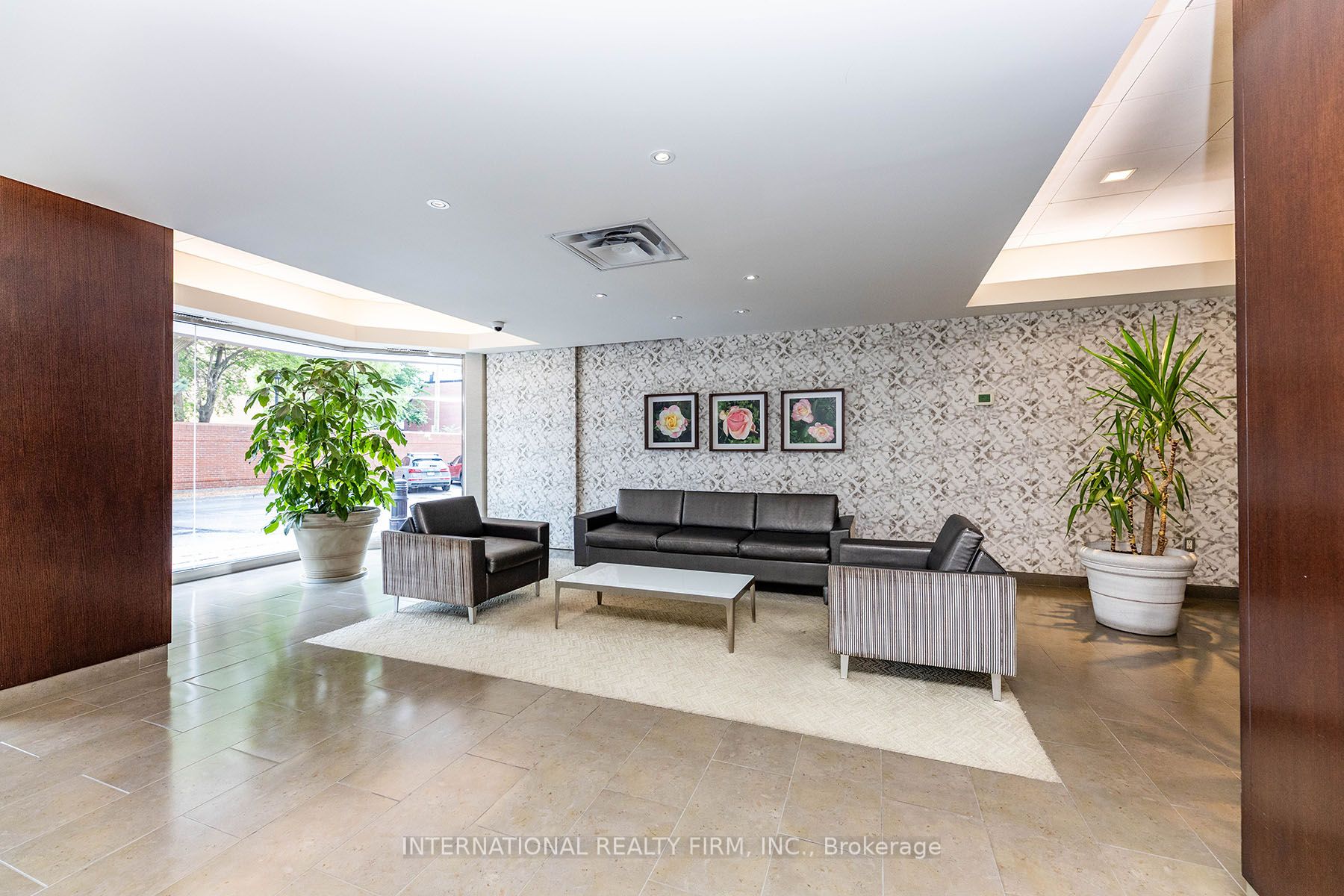 705 King Street W 215