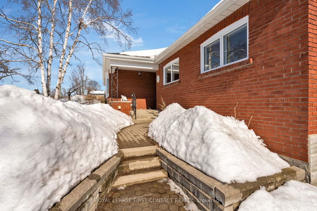 Photo of 103 Rodney Street, Barrie, ON L4M 4C2 (MLS # S12852610)