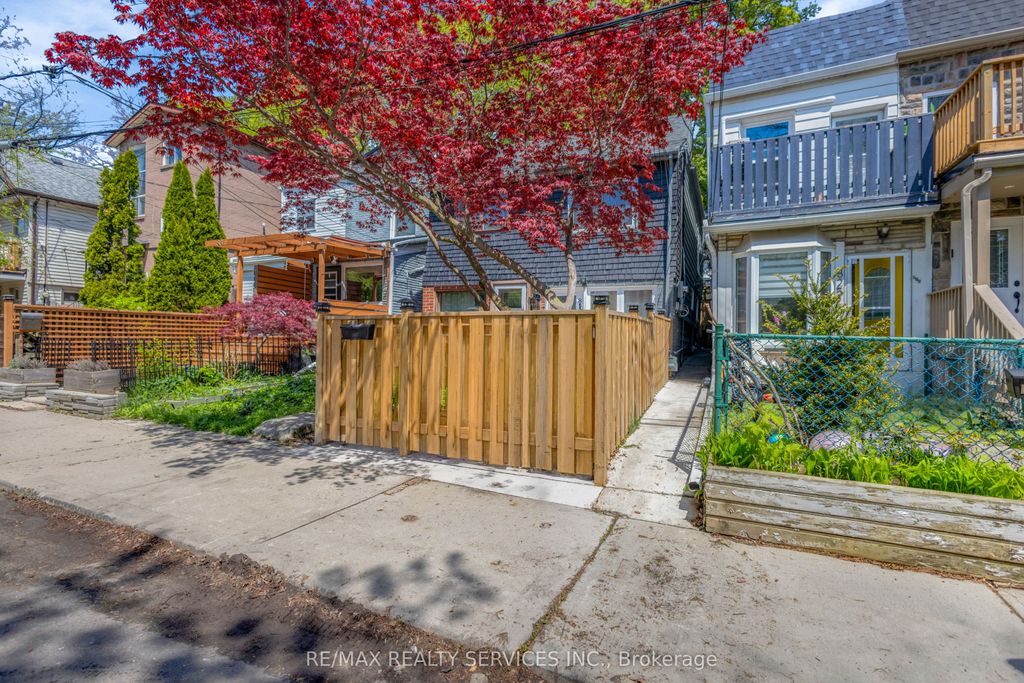 Photo of 827 Craven Road, Toronto, ON M4L 2Z7 (MLS # E13141114)