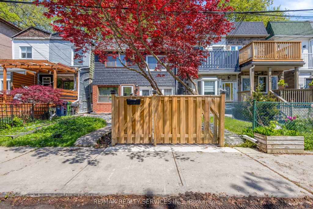 Photo of 827 Craven Road, Toronto, ON M4L 2Z7 (MLS # E13141114)