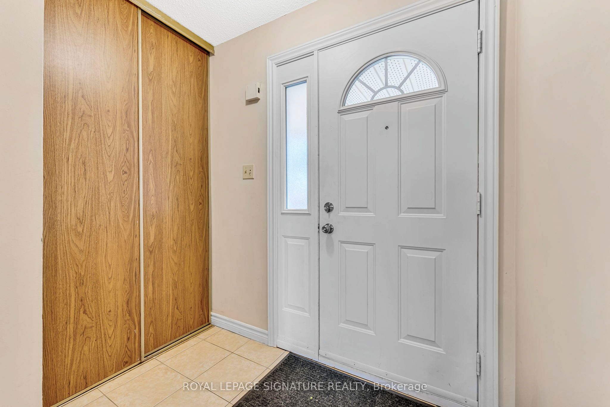 2079 The Collegeway Road 33