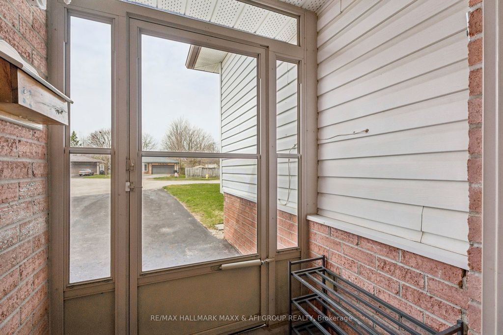 Photo of 11 Charlotte Court, Barrie, ON L4N 6B2 (MLS # S13040192)