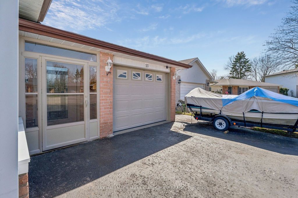 Photo of 11 Charlotte Court, Barrie, ON L4N 6B2 (MLS # S13040192)
