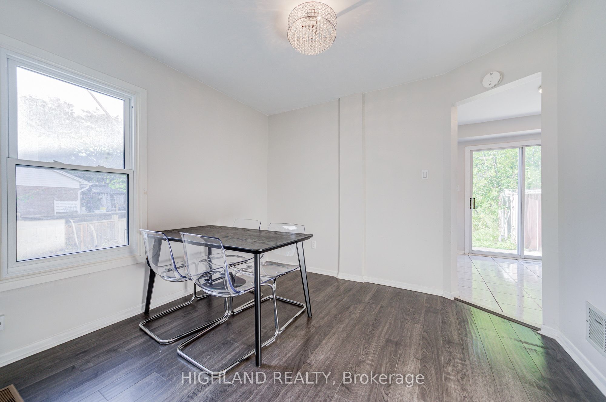 2032 Glenada Crescent