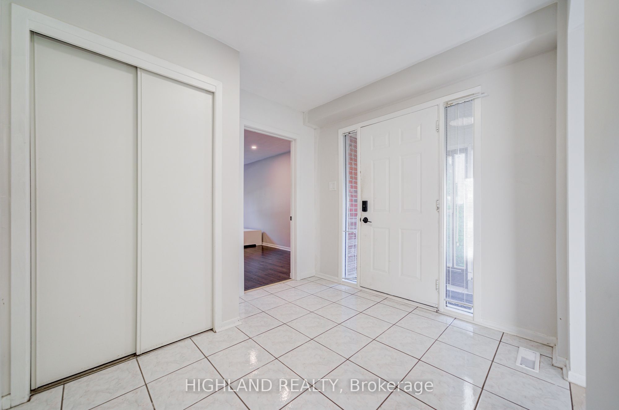 2032 Glenada Crescent