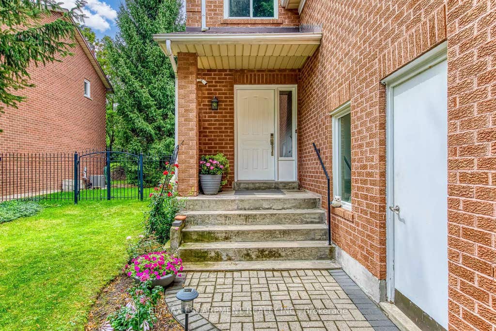 Photo of 2549 Addingham Crescent, Oakville, ON L6J 7K7 (MLS # W13656014)