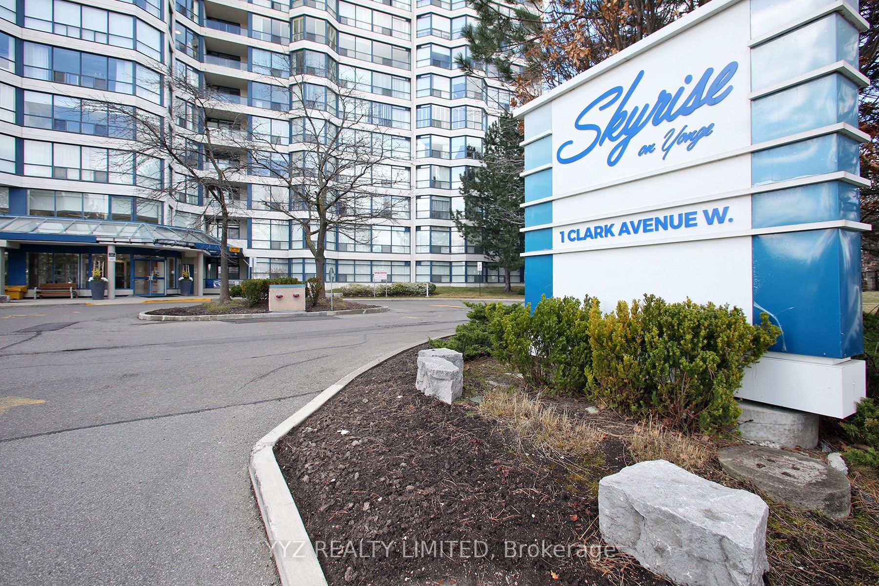 1 Clark Avenue W 808