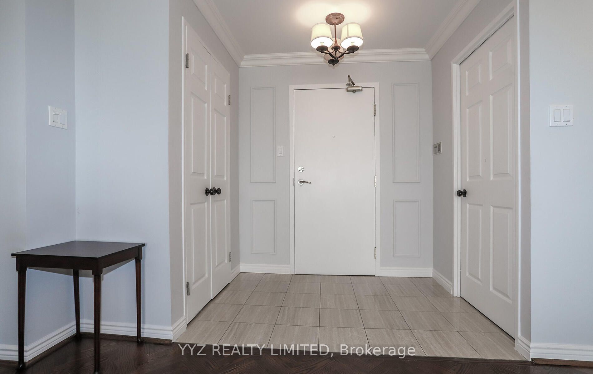1 Clark Avenue W 808