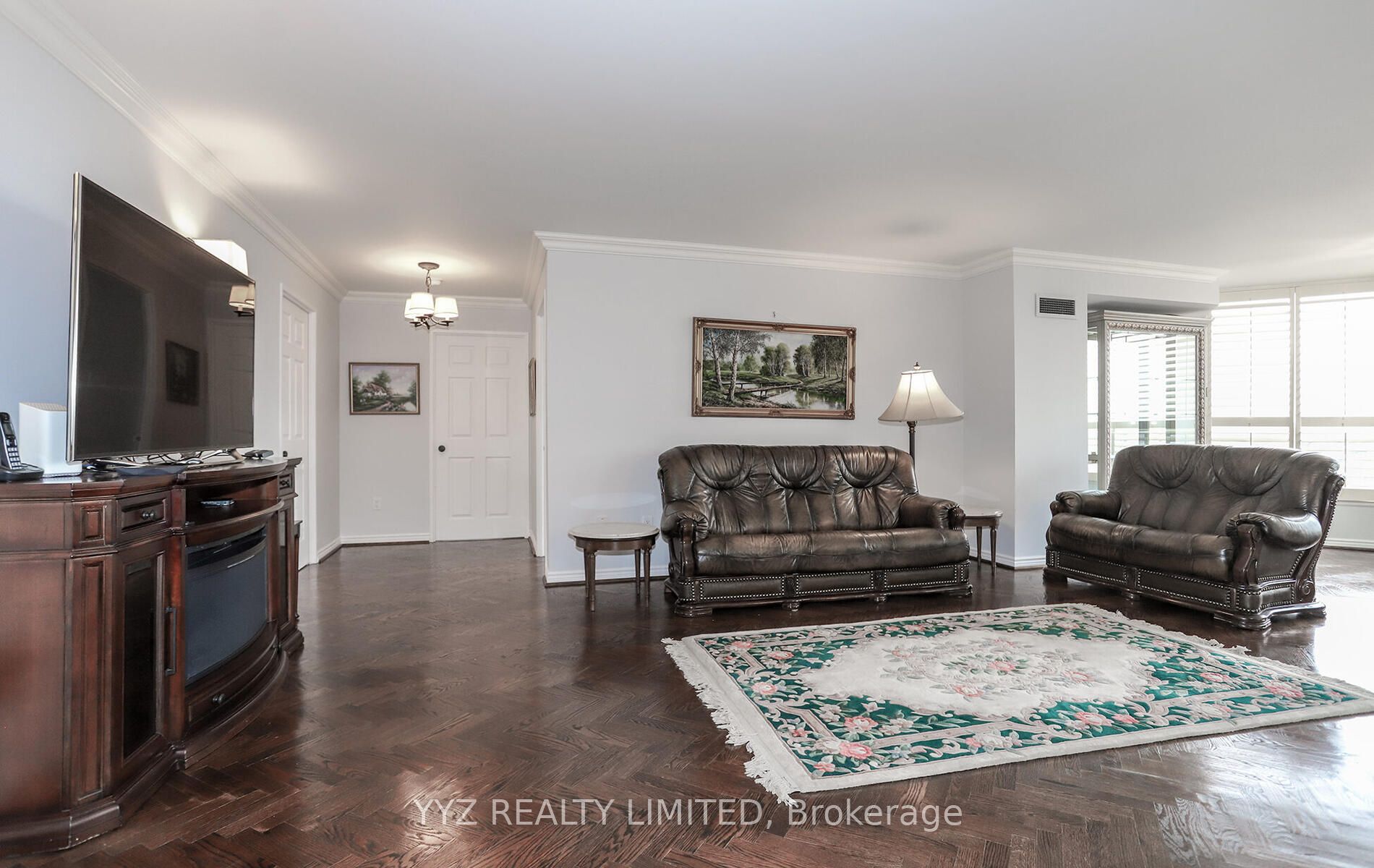 1 Clark Avenue W 808