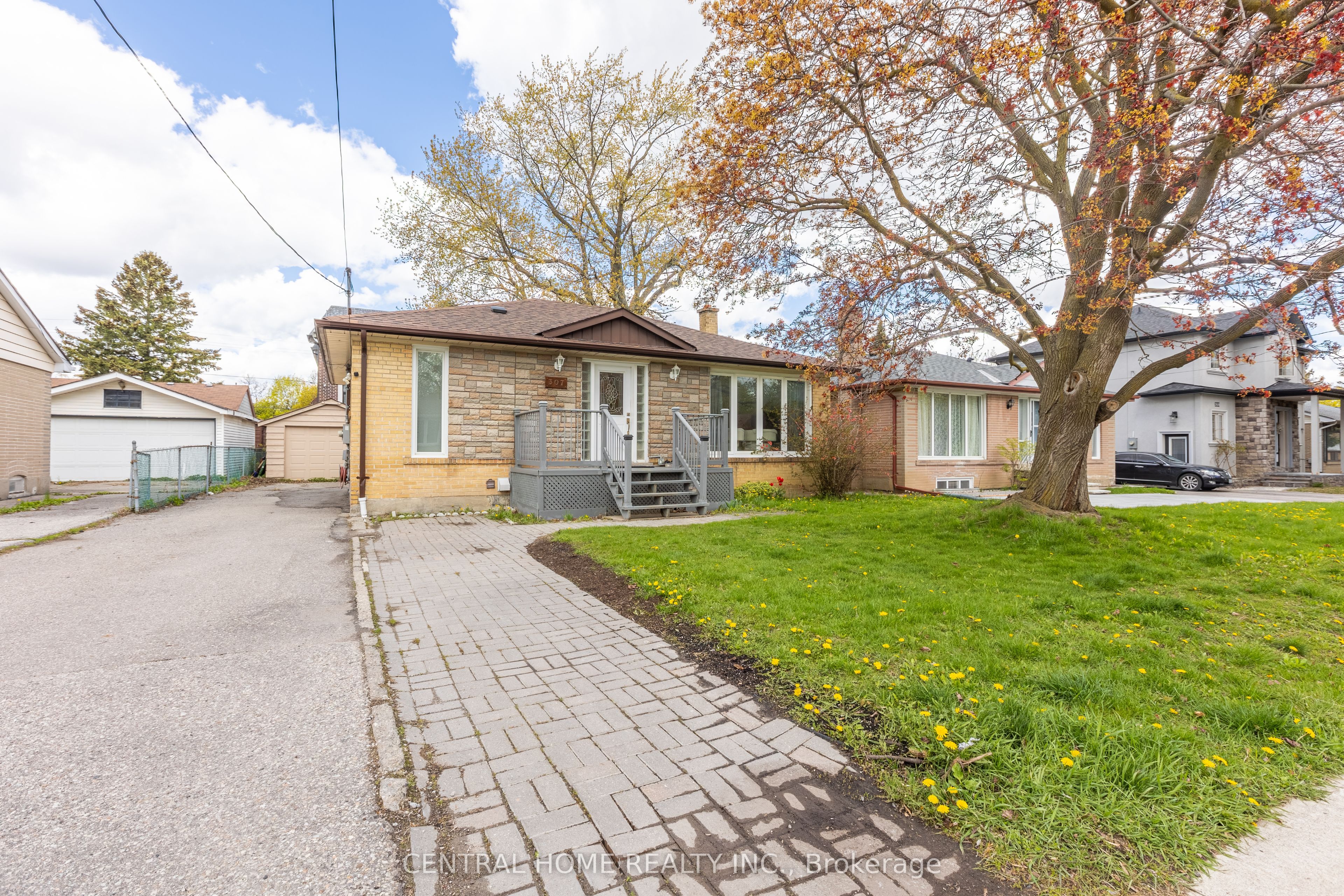 Photo 1 of 38 — 307 Boisdale Avenue, Richmond Hill, ON L4C 1R4