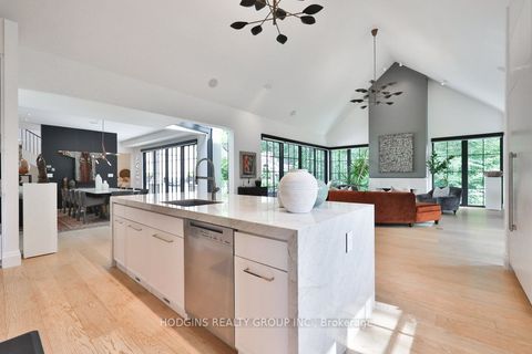 238 Mineola Road W Mississauga ON L5G 2X4