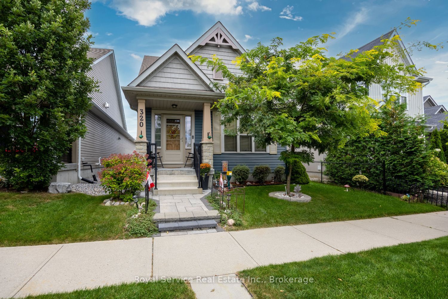 320 Strachan Street