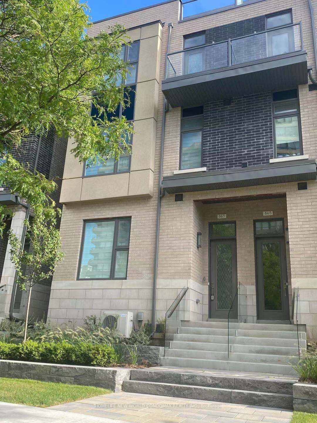 863 Clark Avenue W