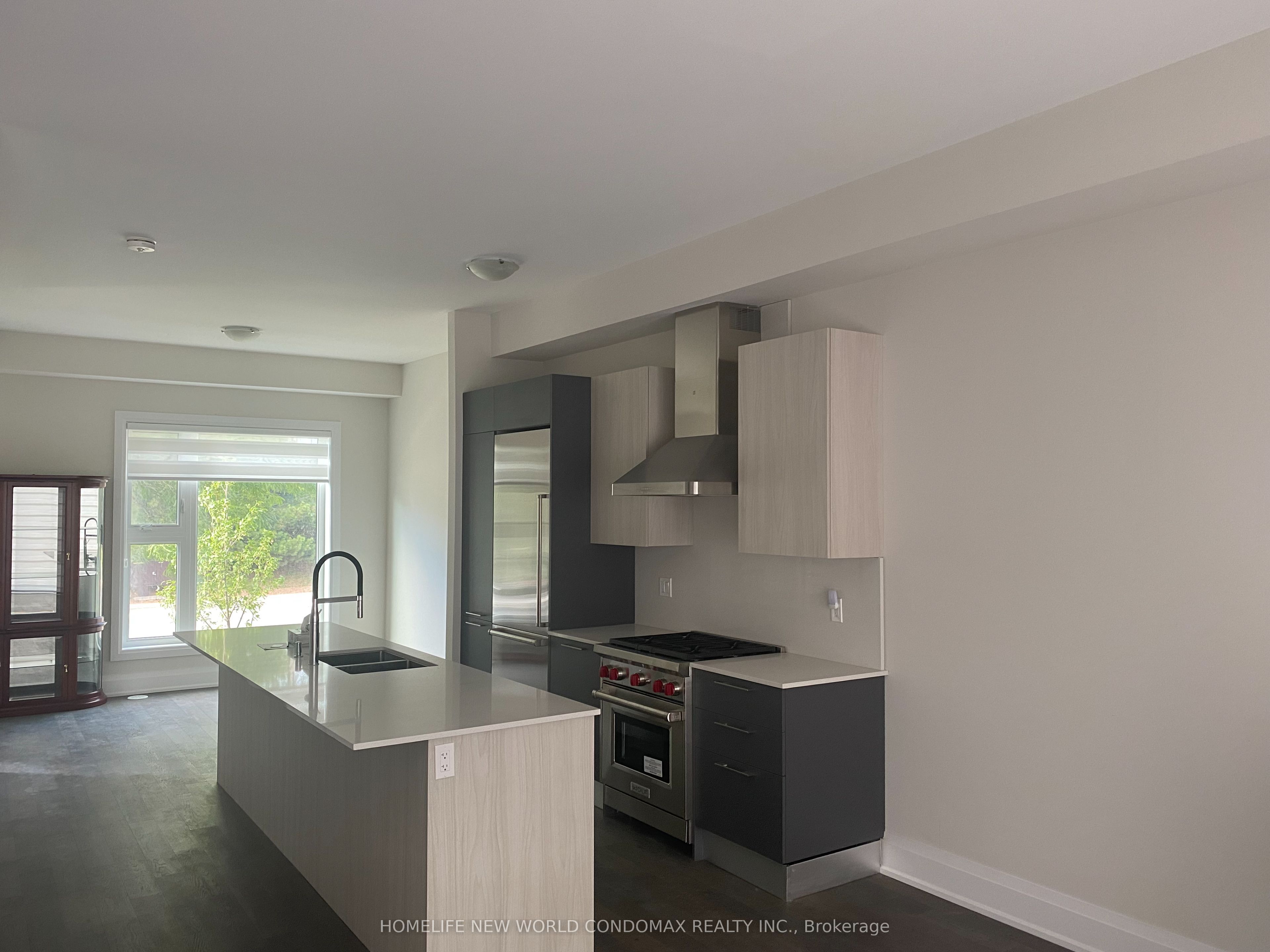 863 Clark Avenue W