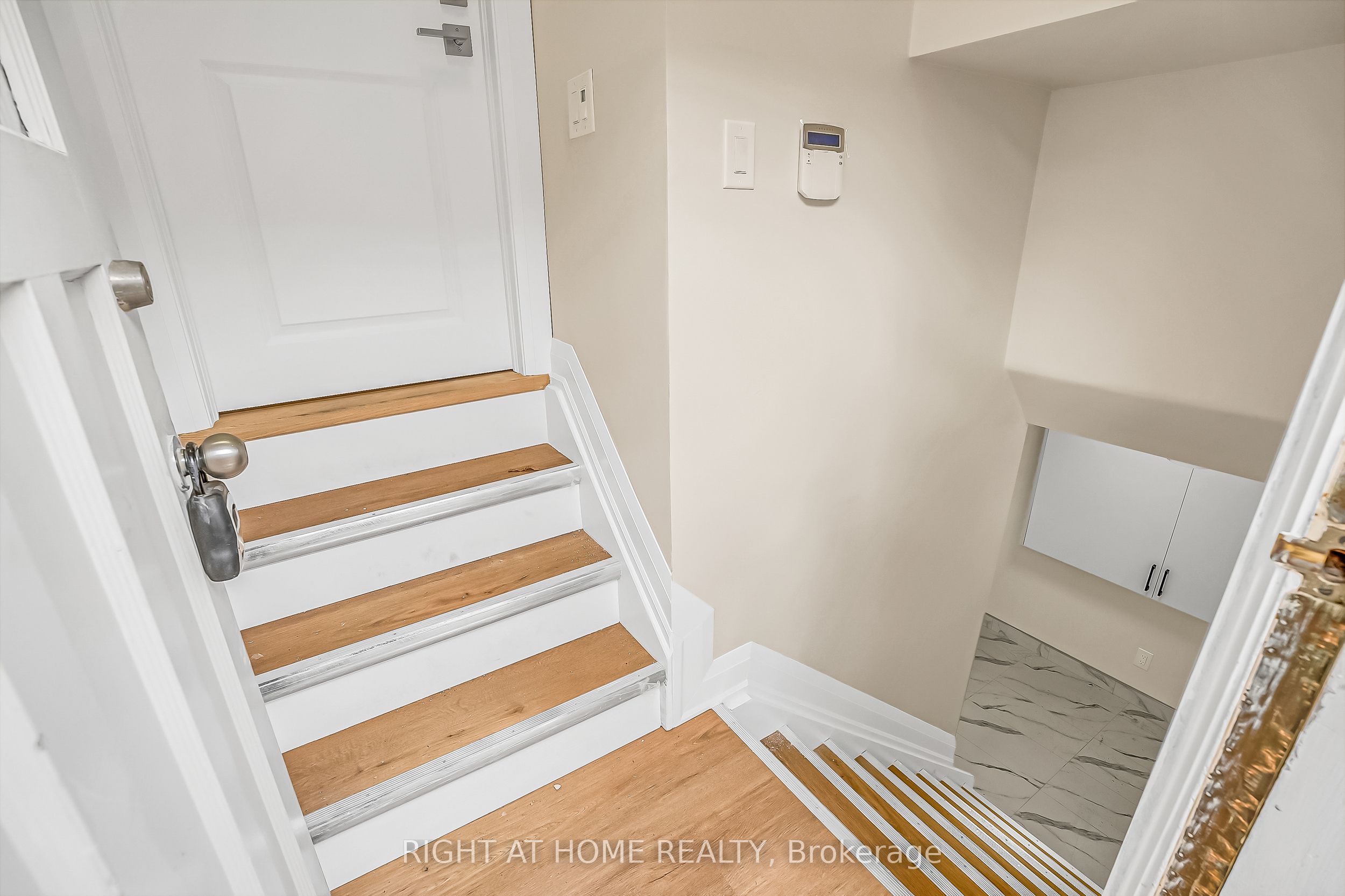 10 Golfwood Heights Lower