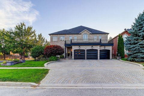 2 Mumberson Court Markham ON L6C 1Y4