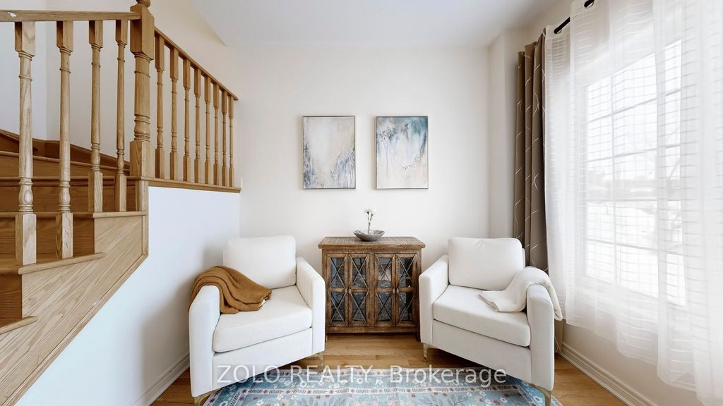 Photo of 42 Foxberry Road, East Gwillimbury, ON L9N 0P6 (MLS # N12823758)