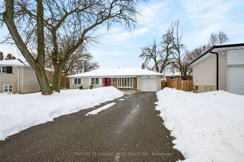 24 Lincoln Green Drive Markham ON L3P 1R5