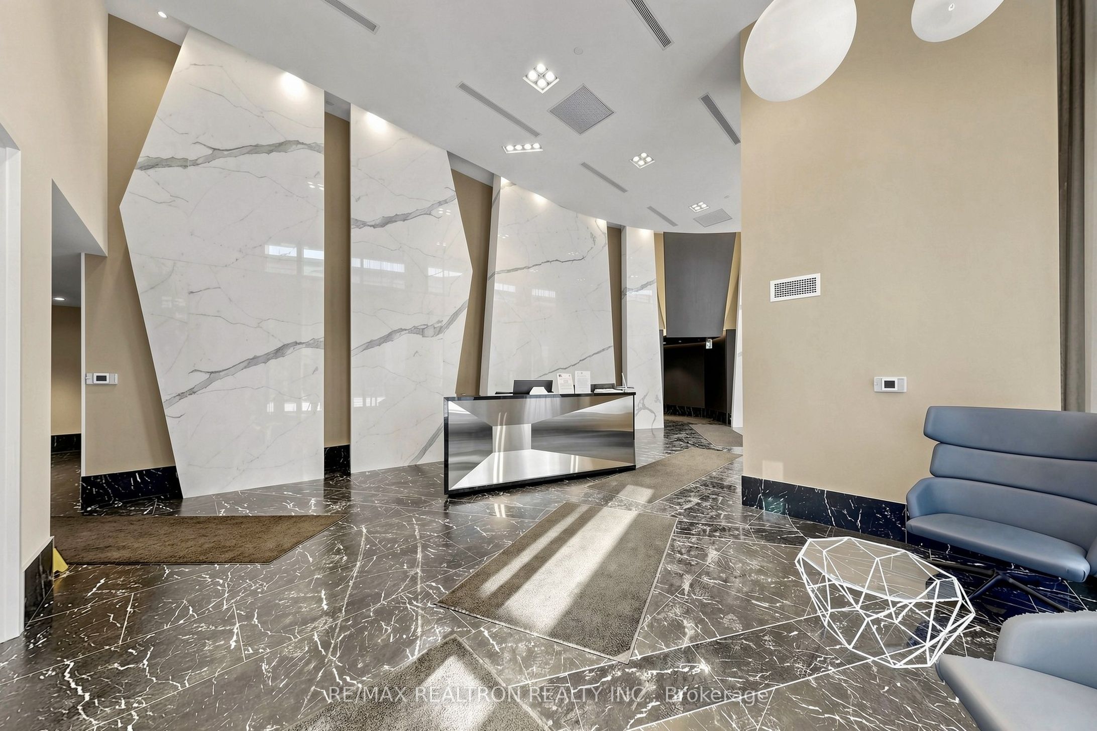 121 Lower Sherbourne Street 226